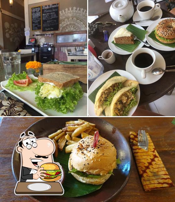 Попробуйте гамбургеры в "Bali Buda Bukit"