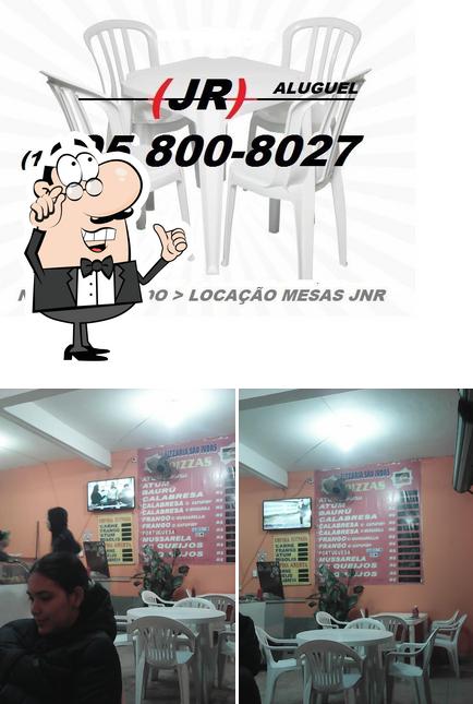 O interior do Pizzaria São judas