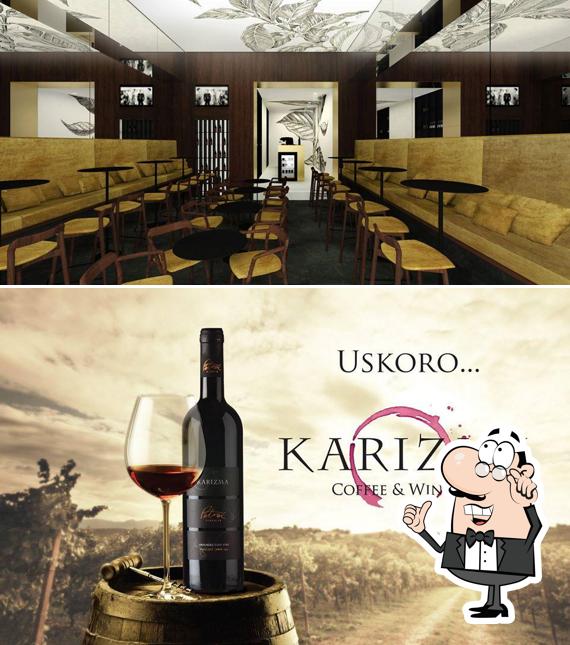 Gli interni di Karizma coffee & wine bar