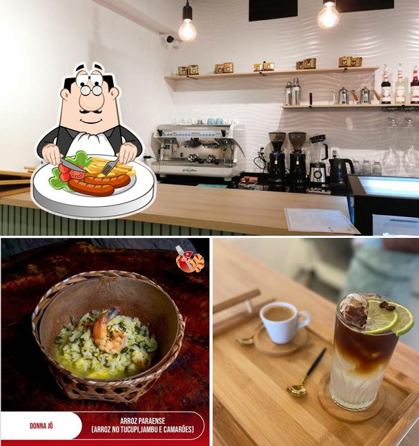 Entre diferentes coisas, comida e interior podem ser encontrados no Amaré Café Restô Bar