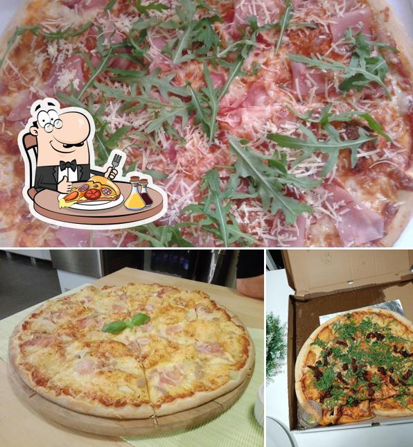 En Pizzeria SANTANA, puedes disfrutar de una pizza