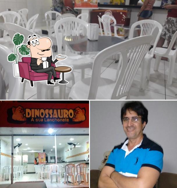 O interior do Lanchonete Dinossauros & Cia