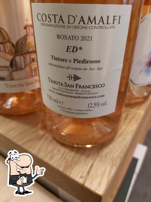 Regarder cette photo de Enoteca Grappolo Blu Vini Salumi & Formaggi