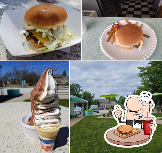 Гамбургер в "Danny’s Ice Cream & Burgers"
