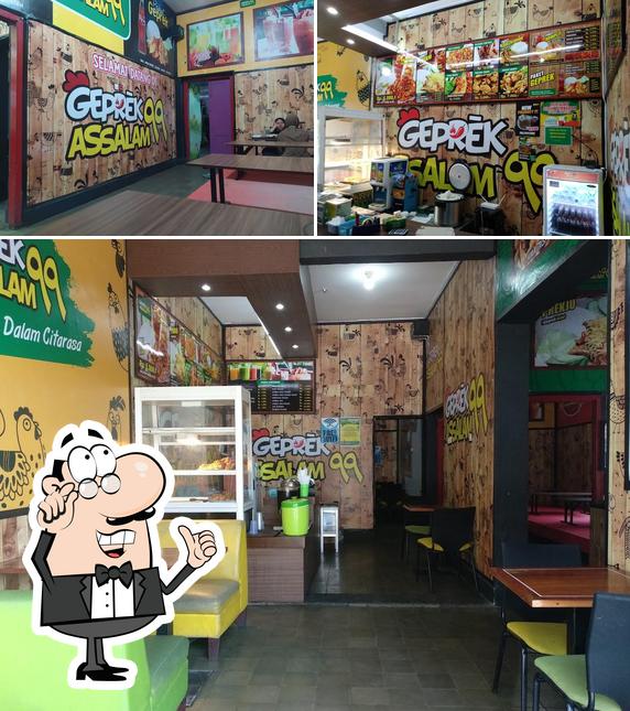 The interior of Geprek Assalam 99 Ponorogo 1