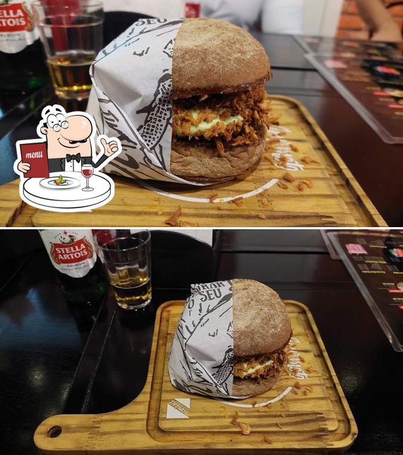 Sanduíche de carne de porco desfiada em The magic burguer