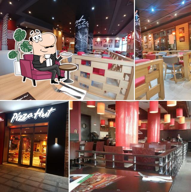 El interior de Pizza Hut