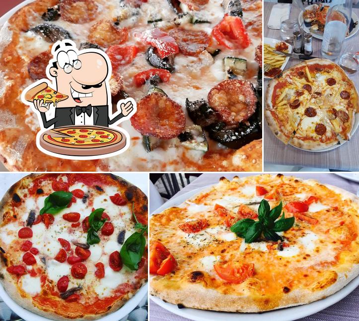 Scegli una pizza a RISTORANTE PIZZERIA CARMINE CAPISCI AMME' !!!