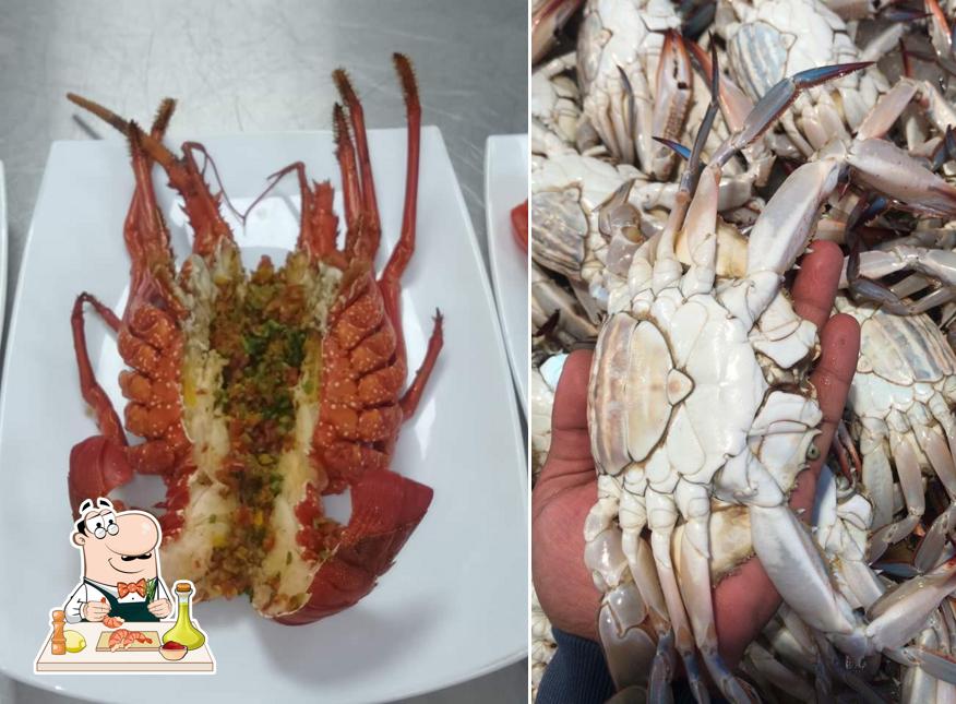 Essayez de nombreux plats à base de fruits de mer disponibles à أسماك اليوم عتمان