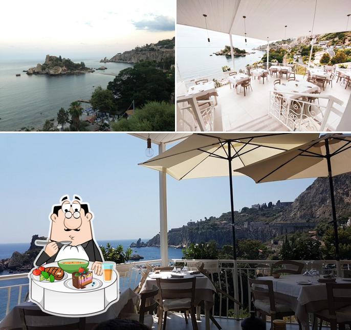 La foto di tavolo da pranzo e esterno da Il Gabbiano Ristorante Taormina Isola Bella