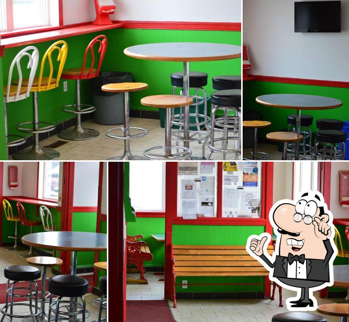 The interior of Riverbank Pizza