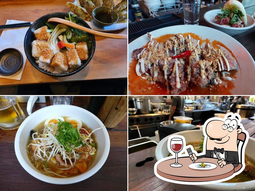 https://img.restaurantguru.com/cd86-Chop-Chop-Noodle-House-dishes-1.jpg