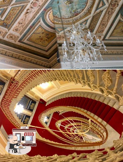 Goditi la vista dagli esterni di Hotel Bristol Palace