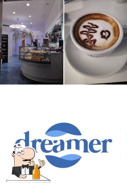 Goditi un drink a Dreamer bar