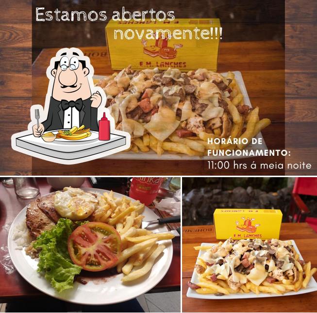 Prove fritas no EM Lanches