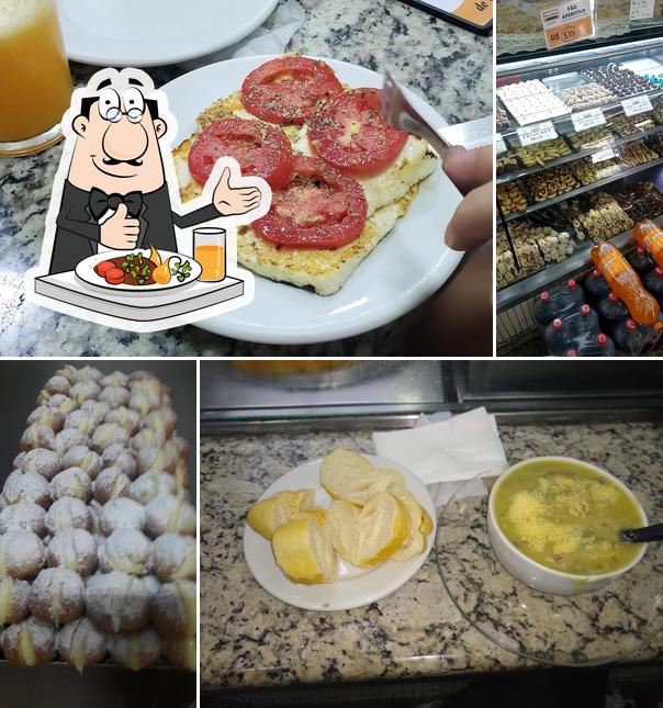 Comida em Padaria Skina da Matriz