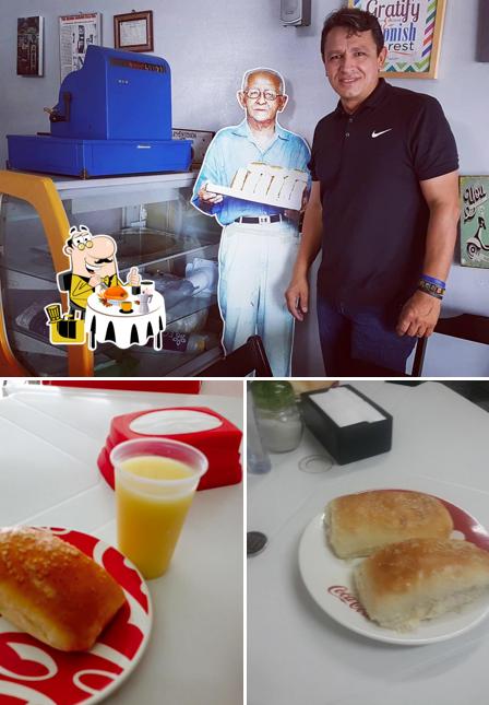 Entre diferentes coisas, comida e interior podem ser encontrados no Pão de Queijo do Seu Cornélio