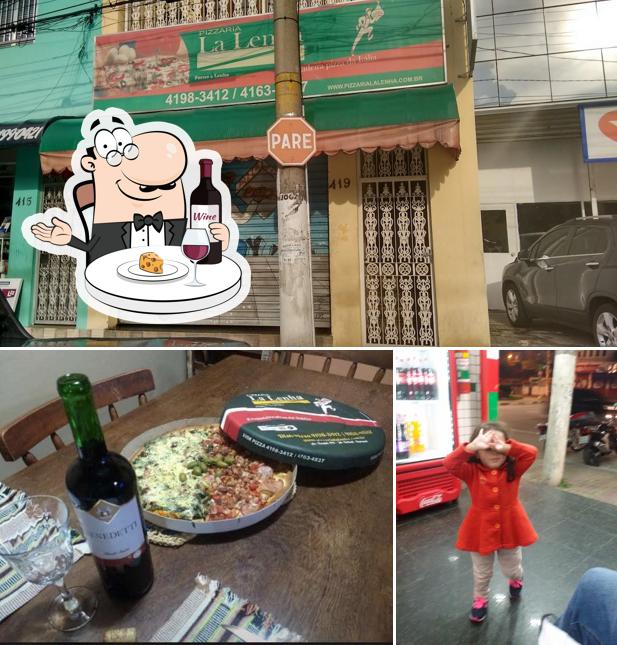 É agradável tomar uma taça de vinho no Pizzaria La Lenha