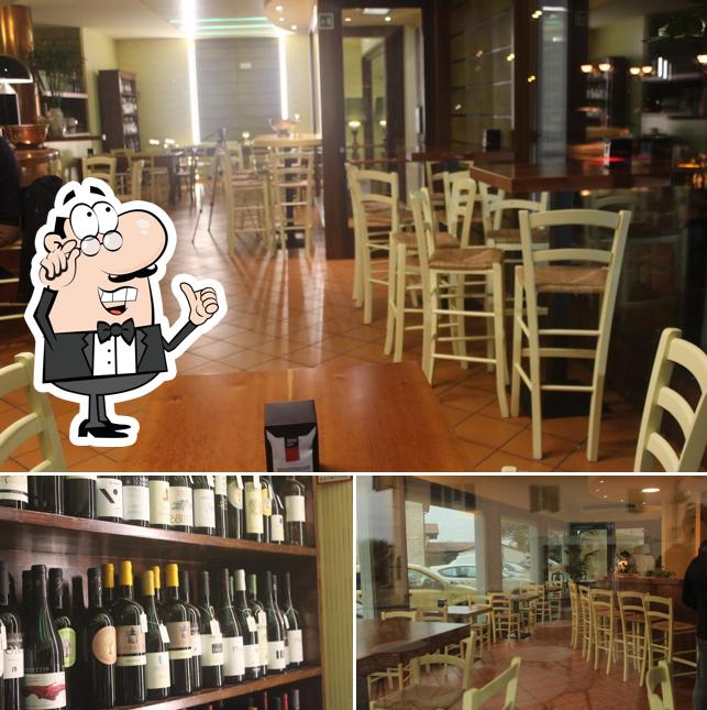 Siediti a un tavolo di Enoteca Le pipine