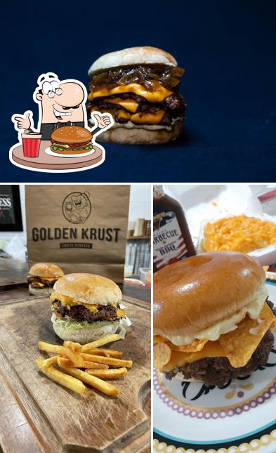 Peça um hambúrguer no Golden Krust Hamburgueria