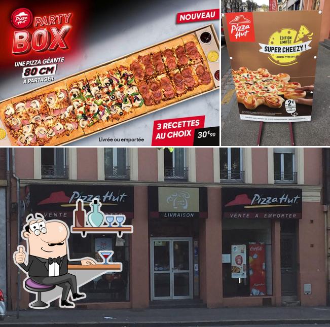 L'intérieur de Pizza Hut - FERMÉ