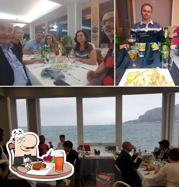 La foto di tavolo da pranzo e birra da Al Gabbiano