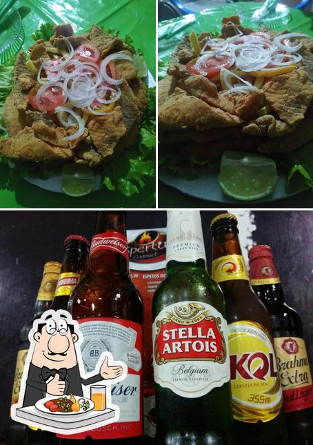 Esta é a imagem apresentando comida e cerveja a Bar Manda Brasa