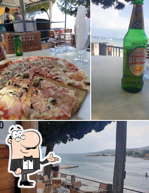 Tra le diverse cose da BOR beach bar si possono trovare la interni e birra