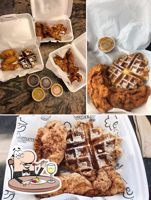 Еда в "Cheekys Chicken and Waffles"