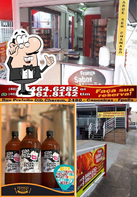 A imagem do Frango Sabor Alemao’s interior e cerveja