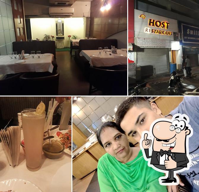 Host restaurant