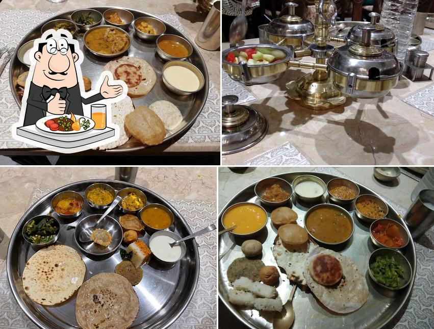 Food at Shri Mahendra Thaal