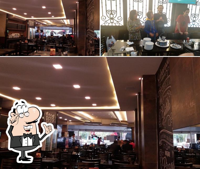 Sente em uma das mesas no Galezzo Restaurante