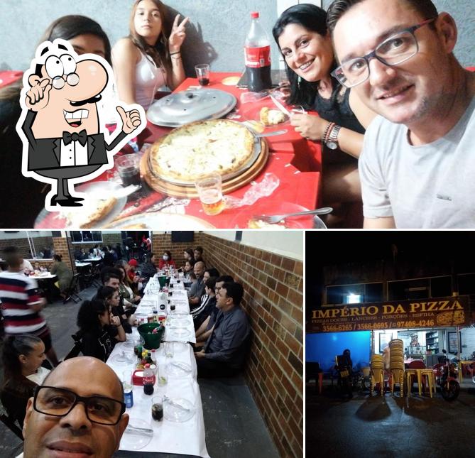 O interior do Império da Pizza