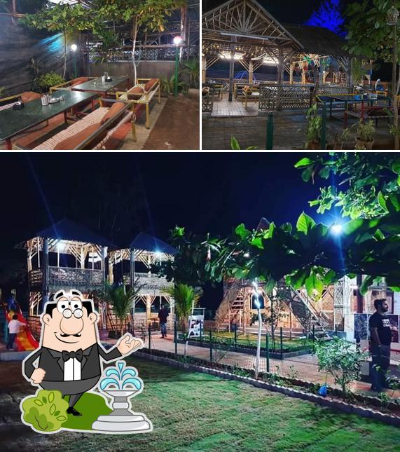 Check out the outside area of Bhiwandi Dhaba