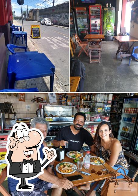 O interior do Garagens Bar