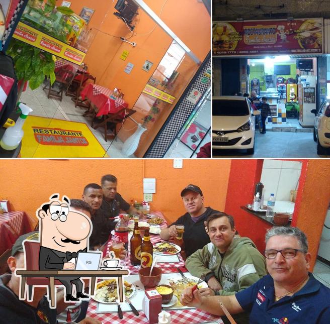 O interior do Restaurante e pizzaria Família Santos