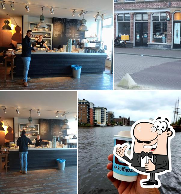 Это фотография кафе "De Koffiezaak Wormerveer"