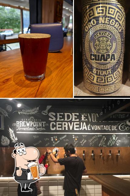 Peça um copo de cerveja leve ou escura