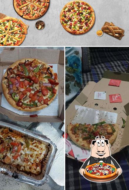 Pick pizza at Pizza Hut Ansal Plaza, Delhi