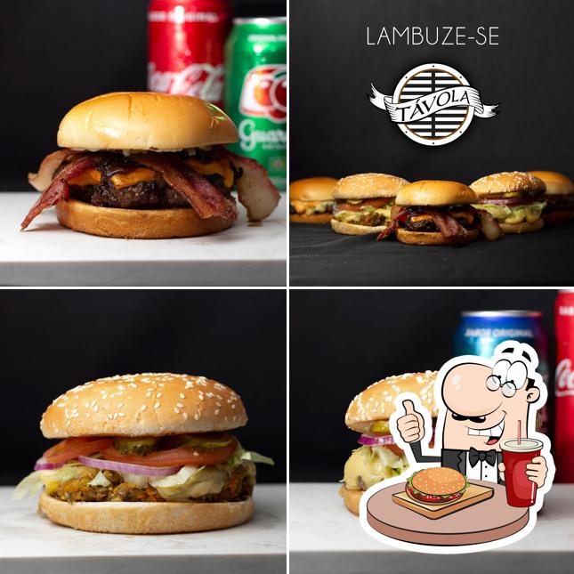 Consiga um hambúrguer no Távola Burger & Dessert