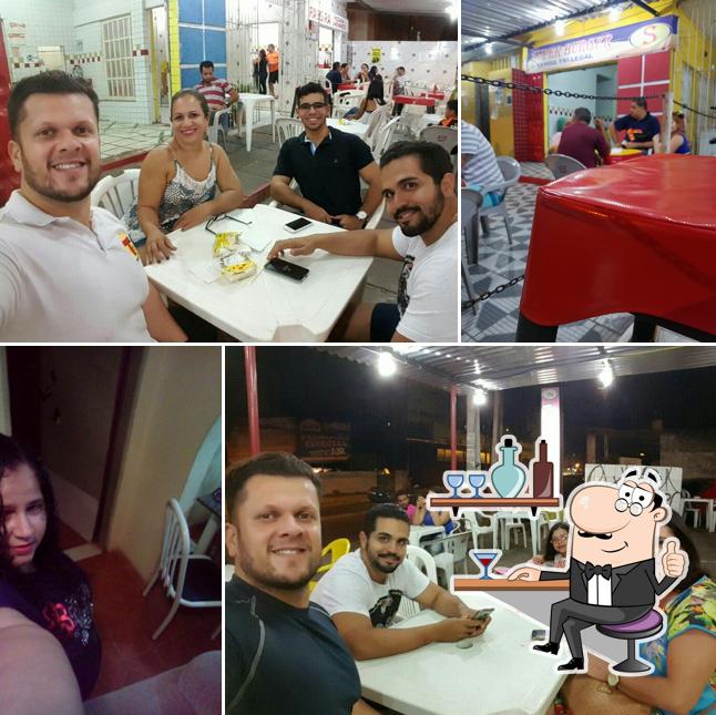 O interior do Super Burger