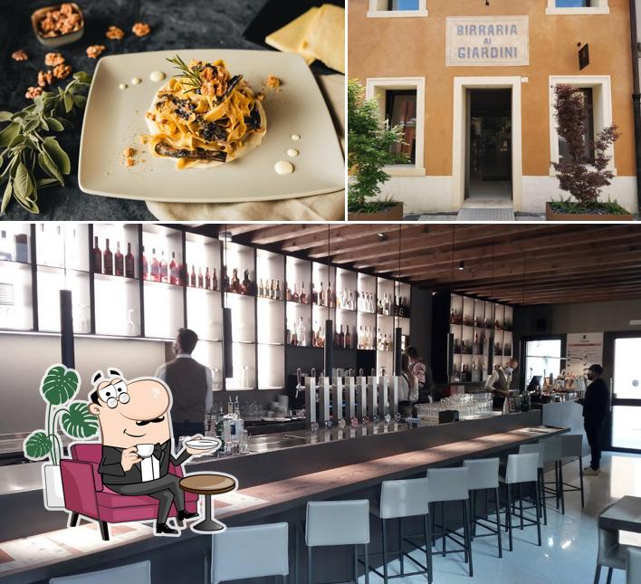 Birraria Ai Giardini si caratterizza per la interni e cibo