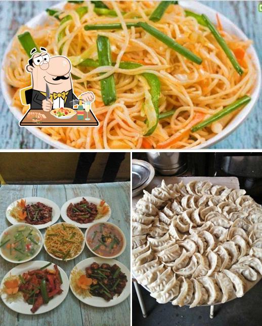 Food at RR Noodles Express
