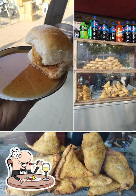 Food at Raja Rani - Vada Pav Center