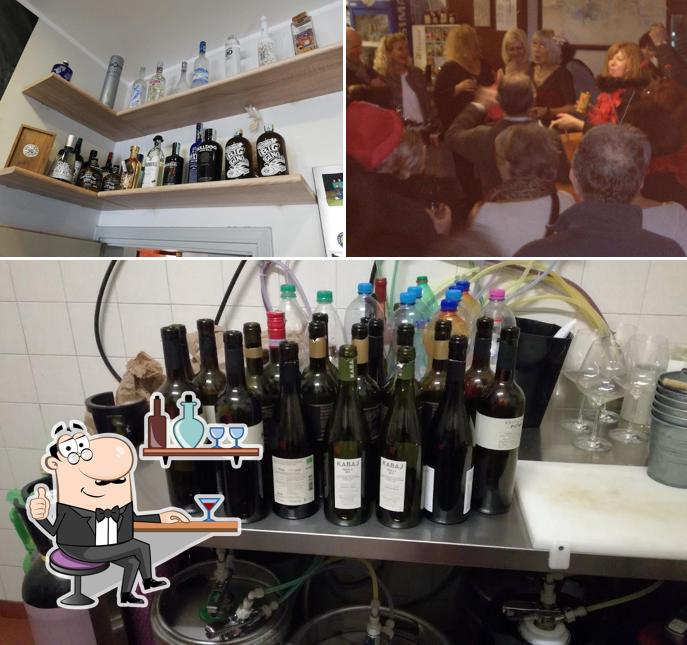 La immagine della interni e bevanda di Bar Tabor