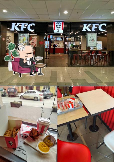 Это снимок, где изображены внутреннее оформление и еда в KFC