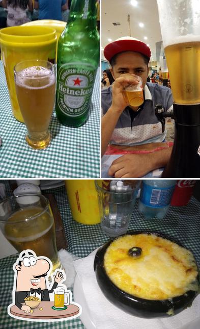 Desfute uma tulipa de cerveja leve ou escura