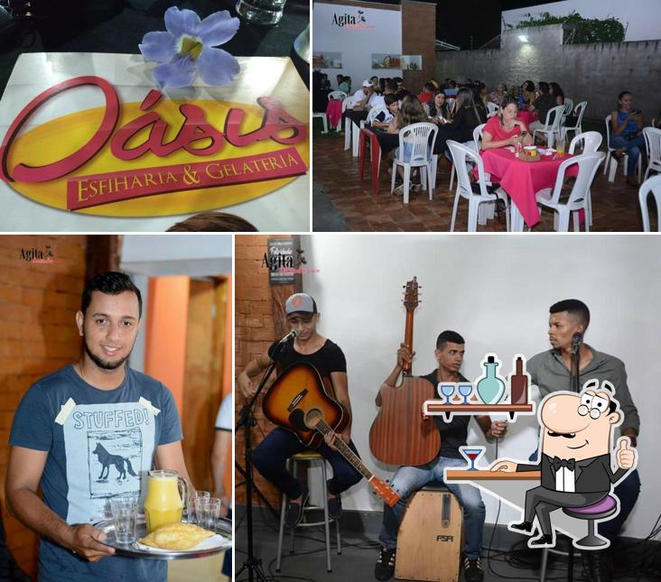 O interior do OÁSIS - Esfiharia e Gelateria