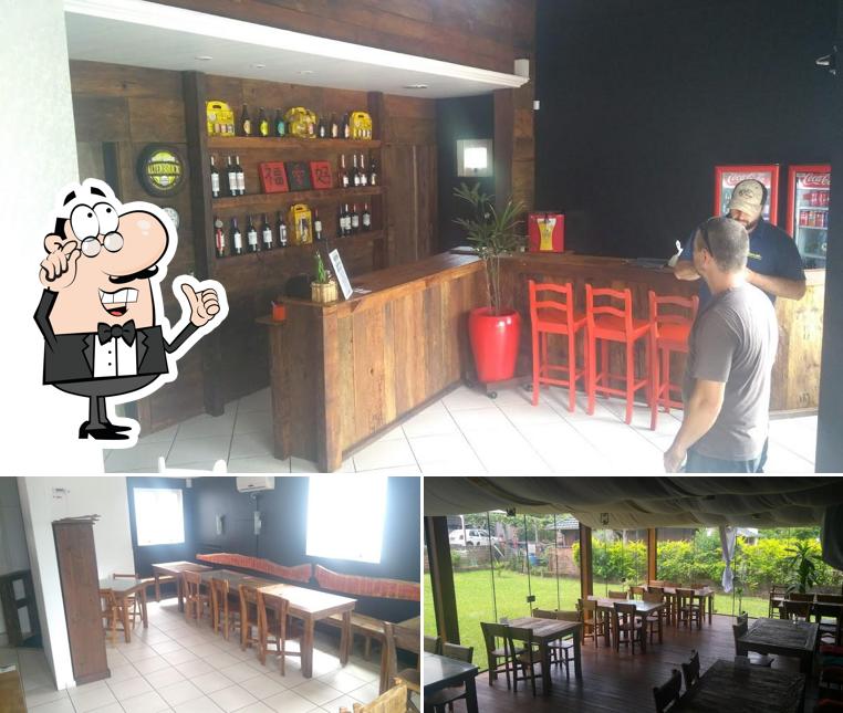 O interior do Budega Oriental